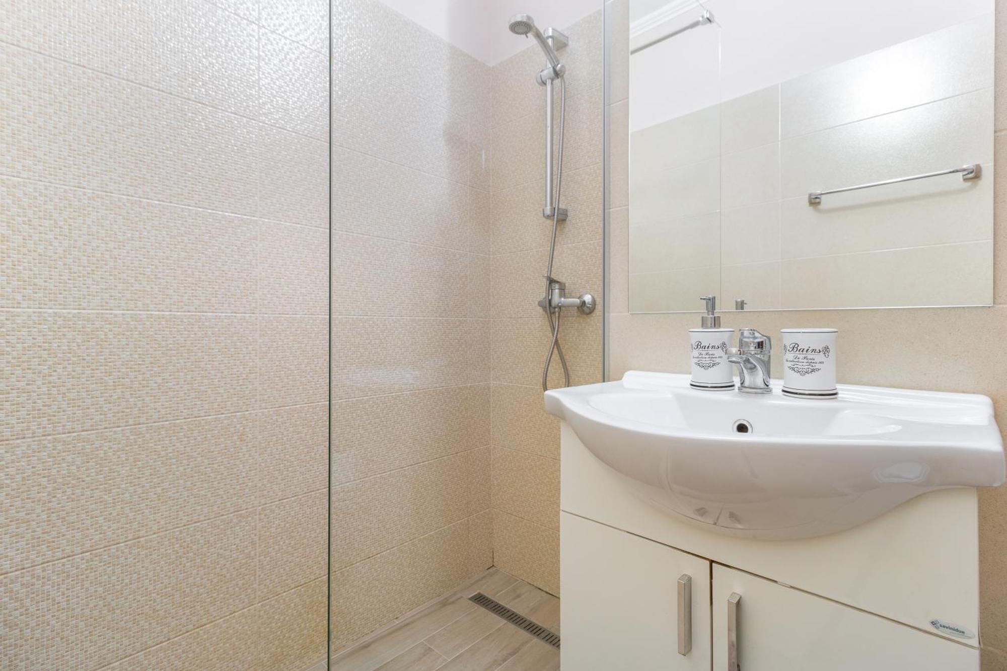 Venezia Studio Apartment Oradea Eksteriør bilde