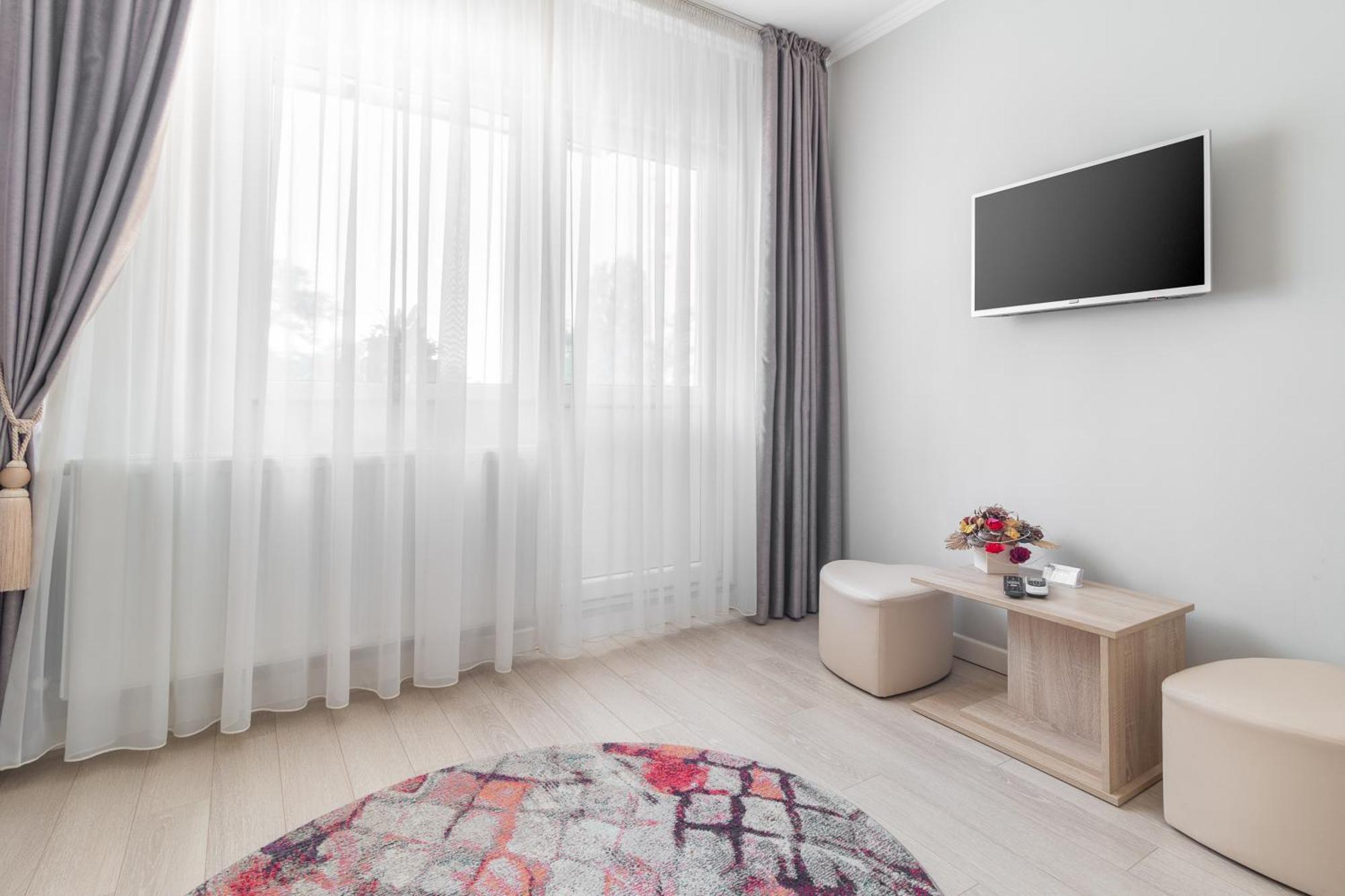 Venezia Studio Apartment Oradea Eksteriør bilde
